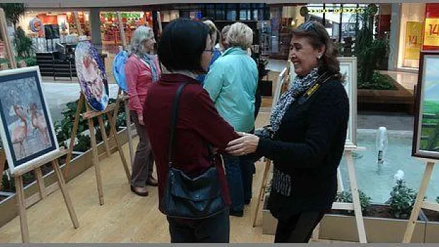 ALIŞVERİŞ MERKEZİNDE RESİM SERGİSİ