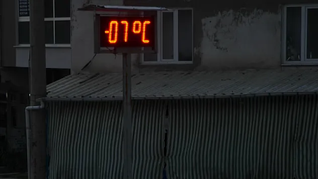 ÇAMELİ BUZ GİBİ...