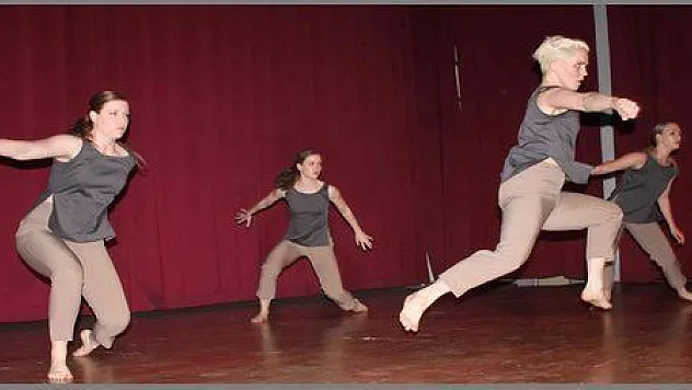 KÜLTÜR ELÇİSİNİN DANS GRUBU BÜYÜLEDİ