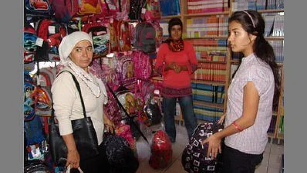 VELİLERİ ALIŞVERİŞ TELAŞI SARDI