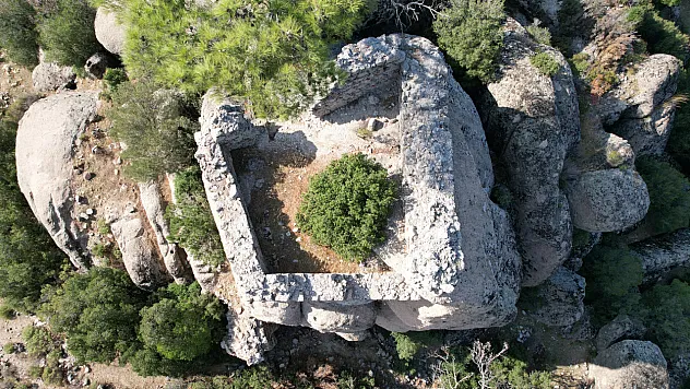 1500 yıldır ayakta olan manastır zamana direniyor