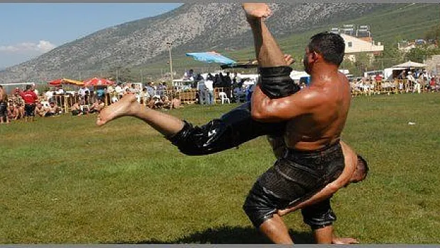 ÖLÜDENİZ GÜREŞLERİNDE BAŞPEHLİVAN GÜNGÖR EKİN OLDU