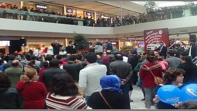  ALIŞVERİŞ MERKEZLERİNDE 14 ŞUBAT SEVGİLİLER GÜNÜ YOĞUNLUĞU