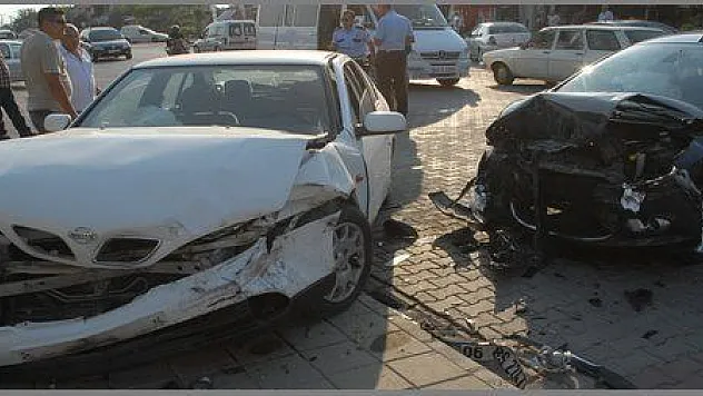 FETHİYE'DEKİ KAZADA 2'Sİ ÇOCUK 5 KİŞİ YARALANDI