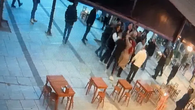 17 yaşındaki kıza saldıran şahıs, vatandaşın gazabına uğradı