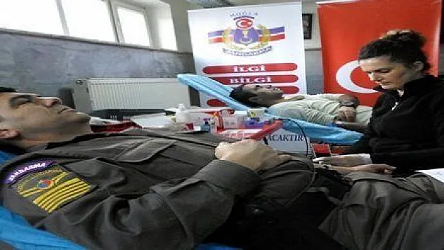 MEHMETÇİK'TEN KIZILAY'A KAN DESTEĞİ…