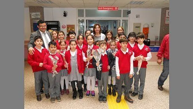 ÖĞRENCİLERDEN KARANFİL