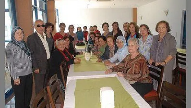 ANTALYALI TİYATROCULAR FETHİYE'DE YEMEKTE BULUŞTU