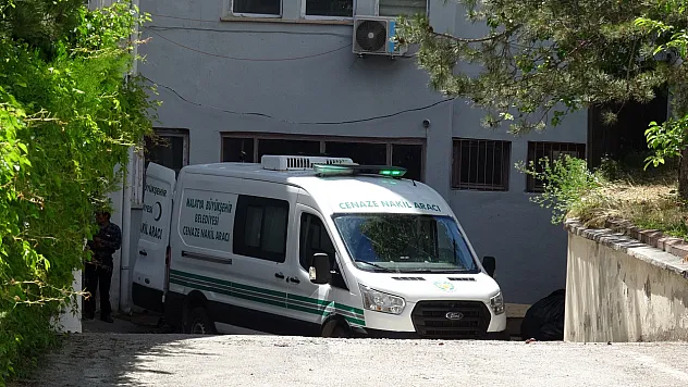 18 yaşındaki genç kız parkta ölü bulundu