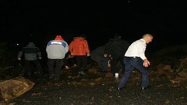 MARMARİS'TE SAĞANAK YAĞIŞ HEYELANA NEDEN OLDU...