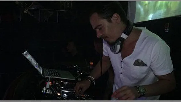 DJ ERDEM KINAY COŞTURDU