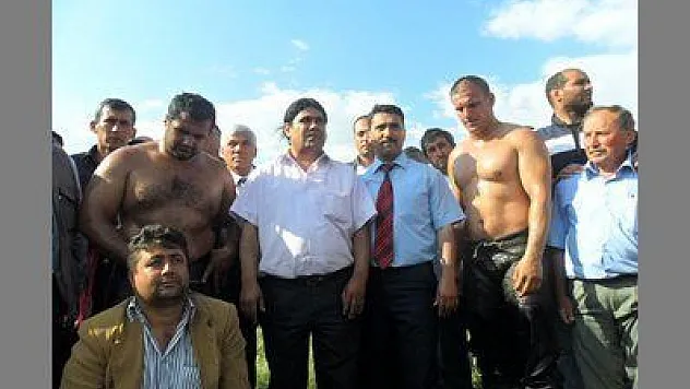 KADIKÖY GÜREŞLERİNİN GELİRİ İLE GÜREŞ SAHASINA TRİBÜN YAPTIRILIYOR