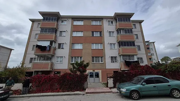 2 Yaşındaki çocuk 4 katlı binadan düştü