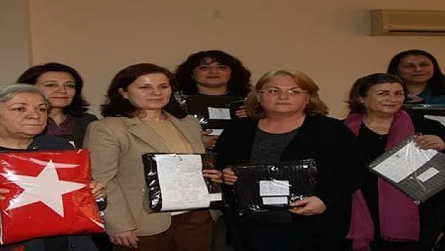 FETHİYELİ BAYANLAR ASKERLER İÇİN ATKI ÖRDÜ...