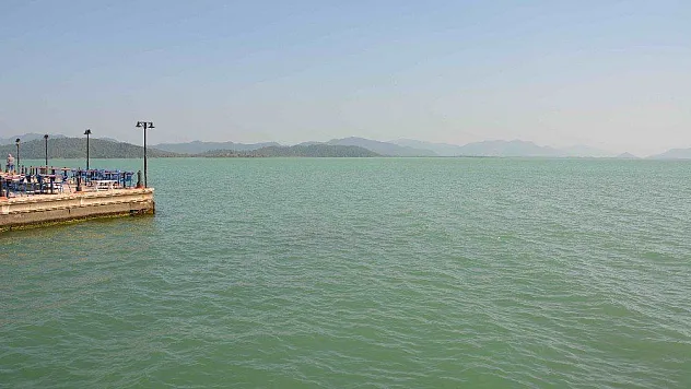 Prof. Dr. Önder Yıldırım 'Göldeki geçici renk değişiminde ana faktörün kükürt ve yosun varlığı olduğunu düşünüyoruz'