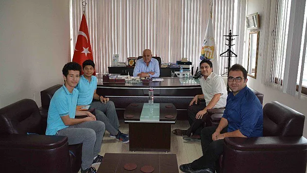 Başkan Karaçelik, başarılı öğrencileri ödüllendirdi