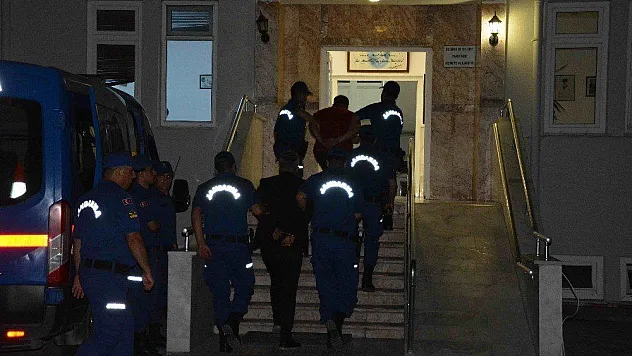Jandarmanın Kuşadası'na kadar izini sürdüğü cinayet şüphelisi Ortaca'ya getirildi