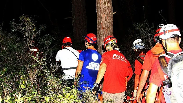 Kayalıklardan düşen kişi 6 saat sonra kurtarıldı