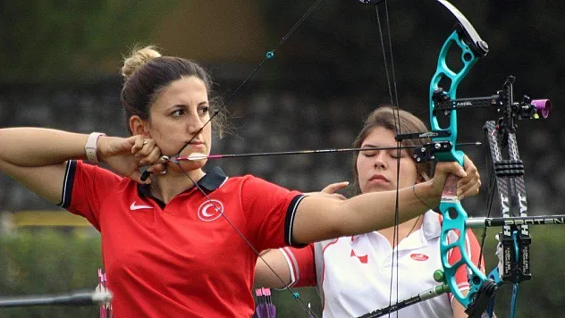 Milli okçuya Ay-Yıldızlı kolye