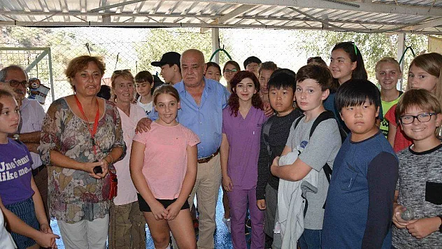 Yabancı öğrencilerden hayvan barınağına ziyaret