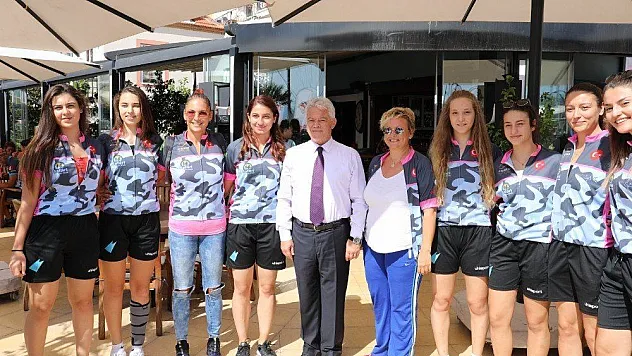 Bisikletçiler Başkan Acar'la buluştu