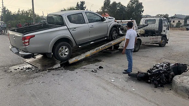 Kamyonete çarpan motosiklet üzerindeki 2 liseli ağır yaralandı