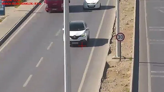 Polisi görünce emniyet kemeri takan sürücüler bir anda neye uğradığını şaşırdı