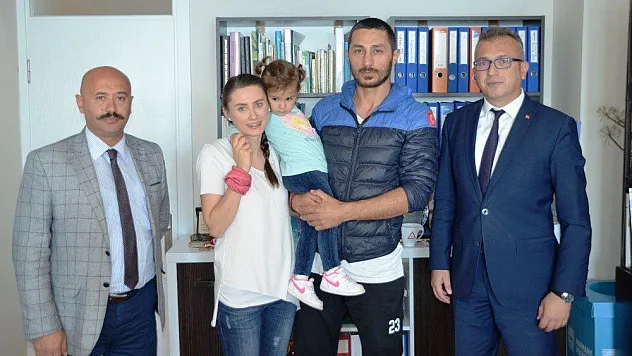 Çevre gönüllüsü aileden Marmaris'e övgü