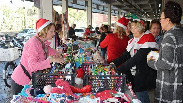 Marmaris'te Noel pazarı açıldı