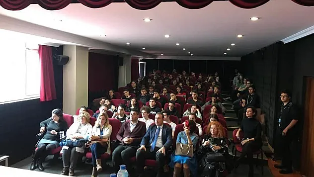 Gençlere doğru sosyal medya kullanımı tüyoları