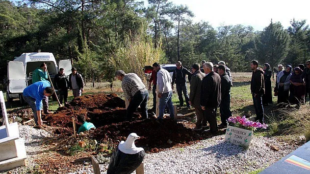 Organlarıyla 3 kişiye umut olan Alman hemşire toprağa verildi