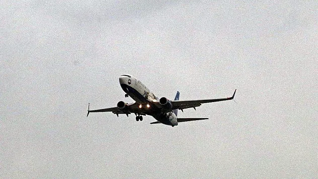 Antalya'da uçaklar beşik gibi sallandı