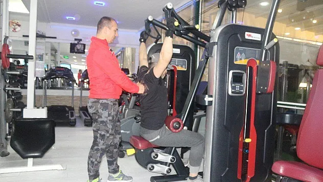Bu dernek gençleri kötü alışkanlıklardan uzaklaştırıp sporla tanıştırıyor