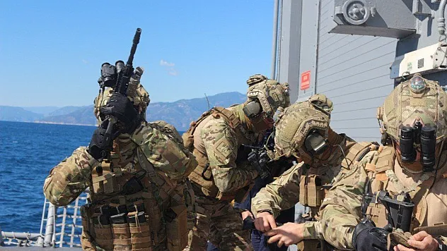 SAT komandolarından nefes kesen tatbikat