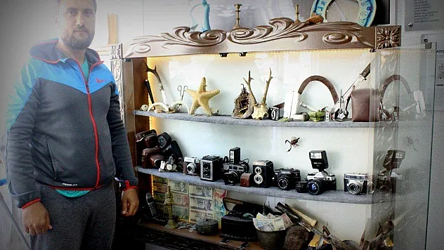 Berber salonunu müzeye çevirdi
