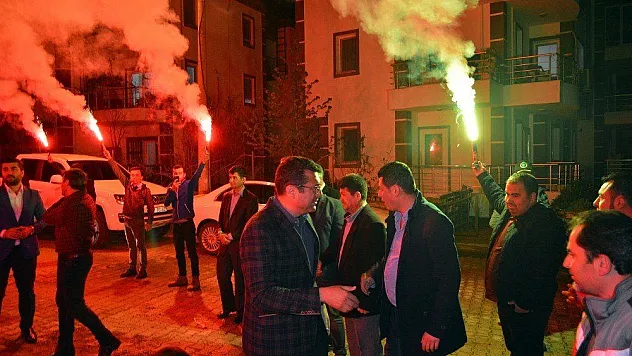 Karaovalı gençlerden Tosun'a tam destek