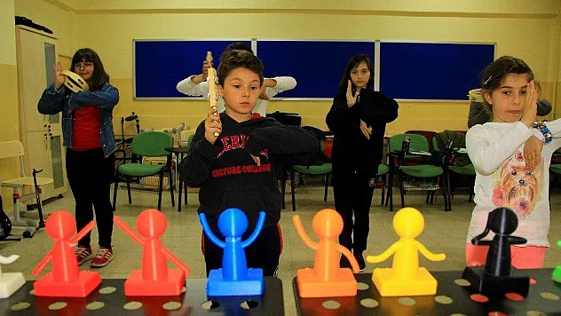 Dans ederek Matematik öğreniyorlar