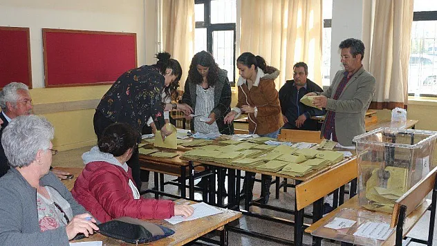 Marmaris'te oy sayma işlemi başladı
