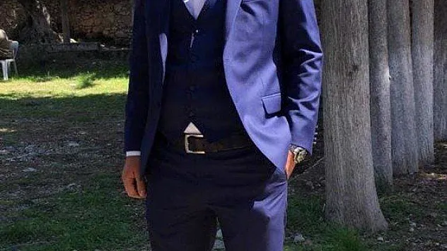 Üçüncü Üniversiteyi okurken, muhtar oldu