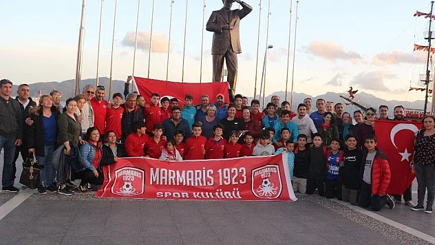 Sponsorsuz girdikleri turnuvada şampiyon oldular
