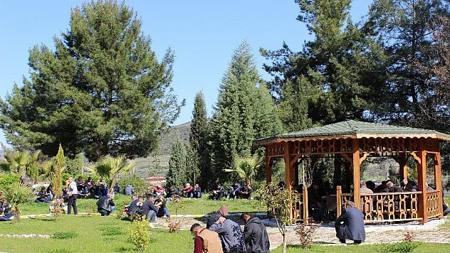 Hükümlüler 'Okumadan olmaz' sloganı ile kitap okudu