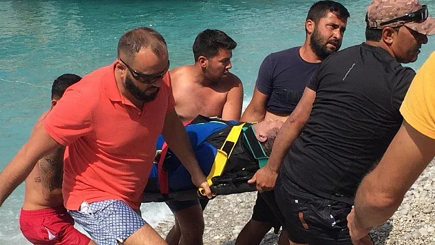 Fethiye'de denize düşen Rus paraşütçü öldü
