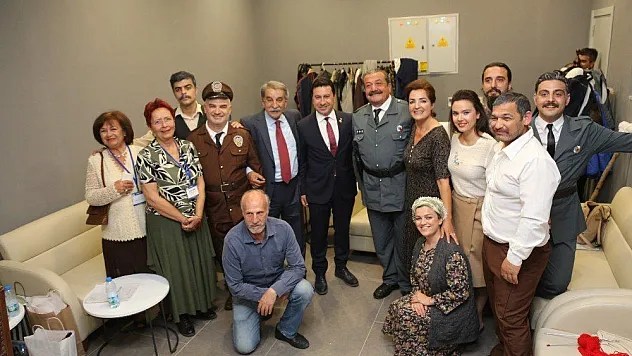 Sanatçı dostu Başkan'dan kulis sürprizi