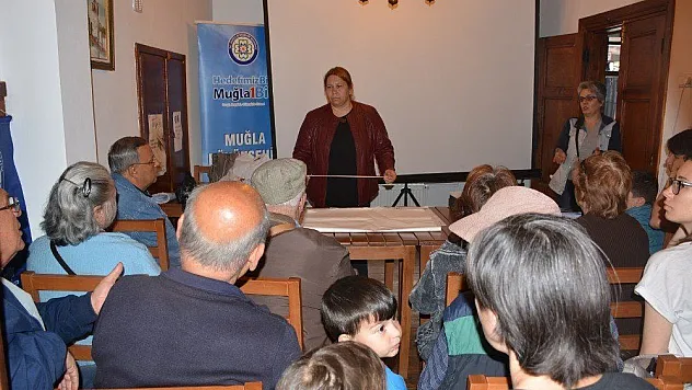100 Yaş Evi üyeleri maket uçak yapımını öğreniyor