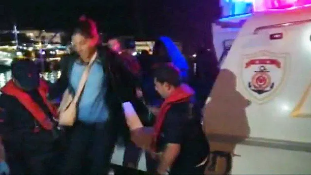 Marmaris'te lastik botta 15 düzensiz göçmen yakalandı