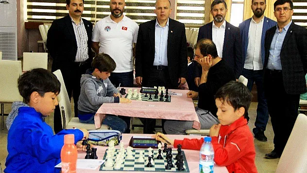 19 Mayıs Atatürk'ü Anma Satranç Turnuvası başladı