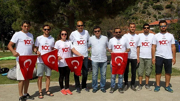 100. yılda gökyüzünde Türk bayrağı açtılar