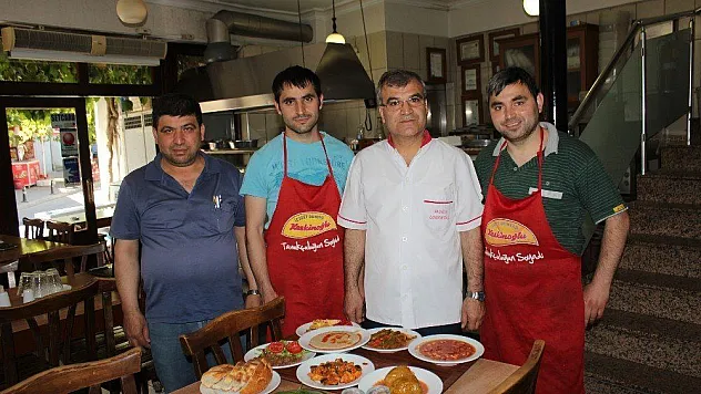 Köyden gelip seçtikleri meslekle gençlere umut oldular