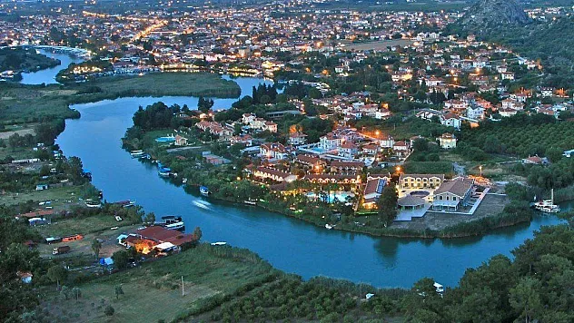 Dalyan ziyaretçilerini bekliyor