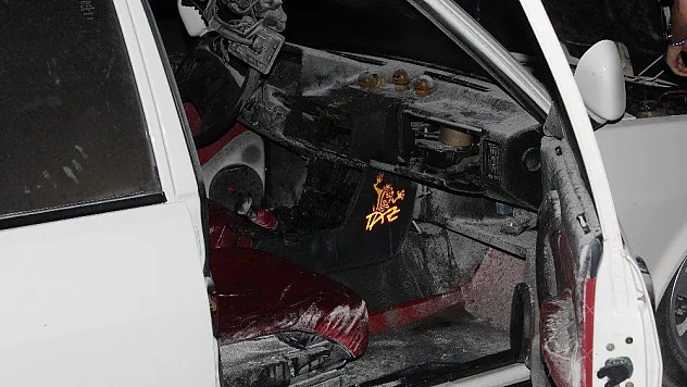 Menteşe'de park halindeki araç yandı